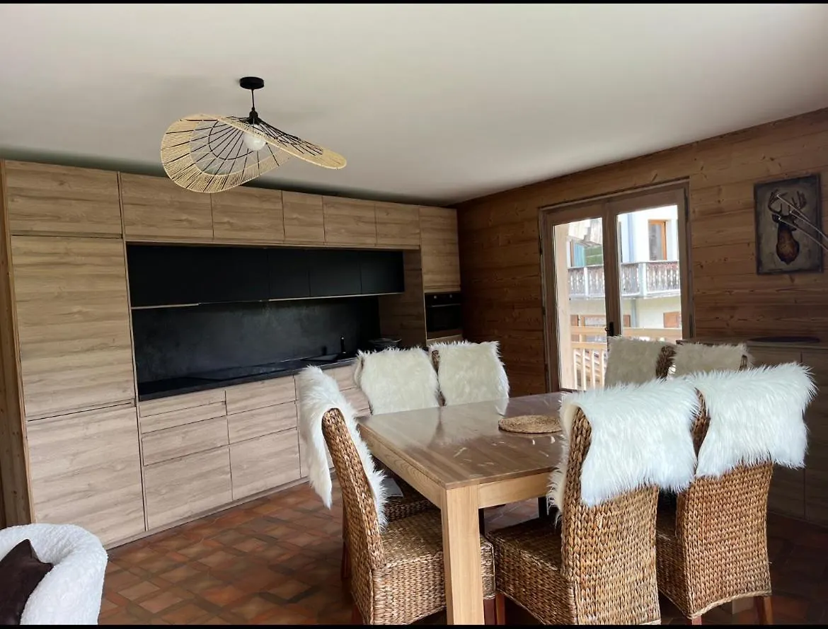 Appartement 8 Personnes, 3 Chambres, En Plein Centre De Praz Sur Arly 0*, Praz-sur-Arly